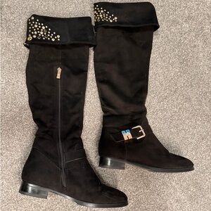 Elegant Black Knee-High Boots with Gold Accents